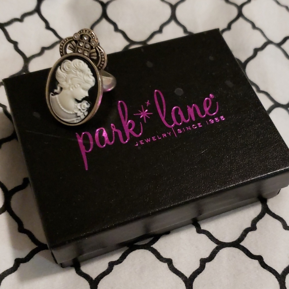 Cameo ring